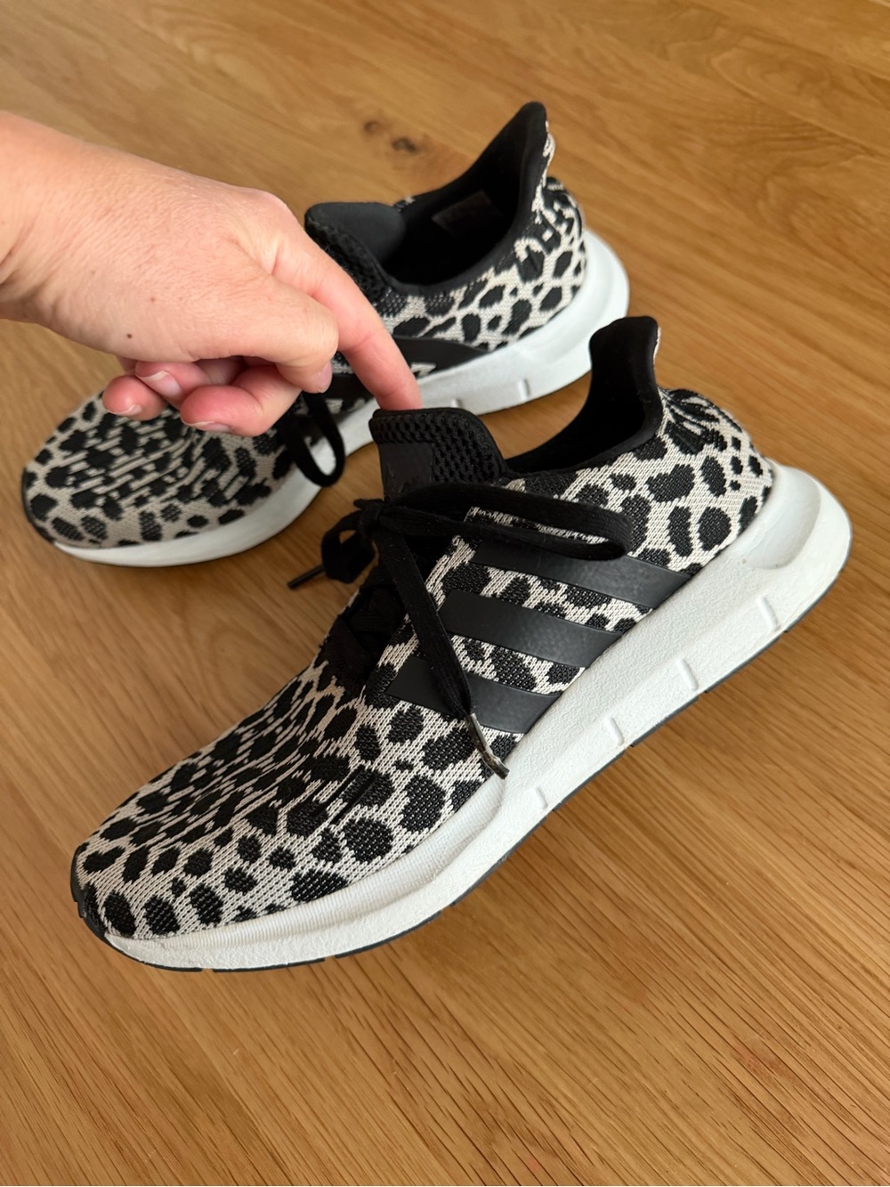 Adidas Swift Run Leopard Print Sneakers Women’s size 9